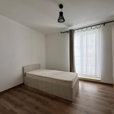 Аренда современной трёхкомнатной квартиры в Blue Residence Sanpetru, Брашов, Румыния