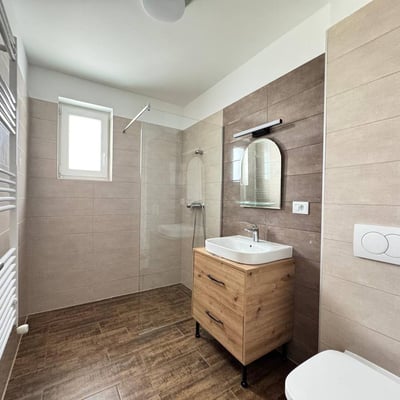 Аренда современной трёхкомнатной квартиры в Blue Residence Sanpetru, Брашов, Румыния