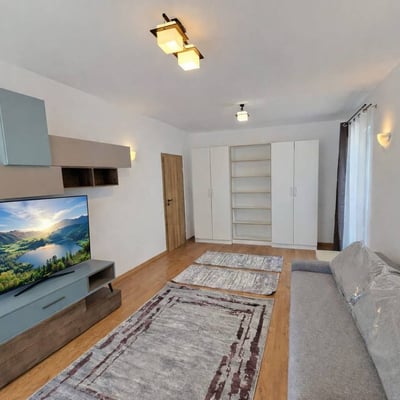 Location d’un appartement confortable de 2 pièces, 70 m², Tractorul, Brașov, Roumanie
