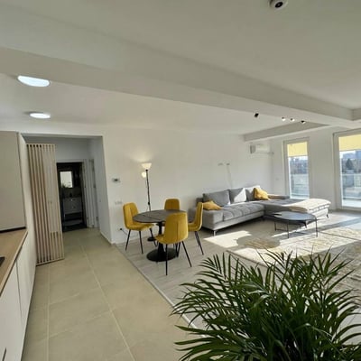 Miete einer neuen, geräumigen Wohnung, 81 m², Roșu, Rumänien