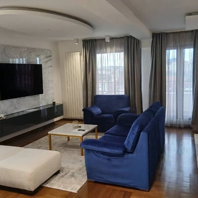 Miete einer geräumigen Maisonette-3-Zimmer-Wohnung, 120 m², Stadtzentrum, Belgrad, Serbien