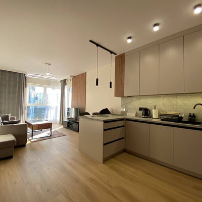 Alquiler de un acogedor y luminoso apartamento de 2 habitaciones, 50 m², Varsovia, Polonia