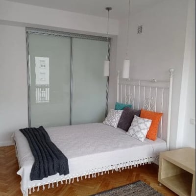 Alquiler de un acogedor apartamento de 2 habitaciones, 40 m², Śródmieście, Varsovia, Polonia