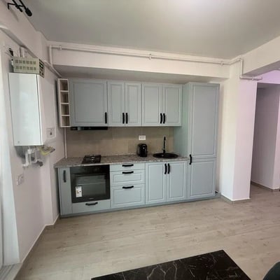 Alquiler de un apartamento amueblado de 2 habitaciones, 55 m², Mamaia Sat, Rumanía