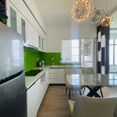 Alquiler de un moderno apartamento amueblado de 2 dormitorios cerca del mar, Nha Trang, Vietnam