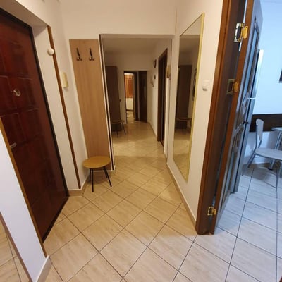 Miete einer komfortablen, möblierten 3-Zimmer-Wohnung, 80 m², Constanța, Rumänien