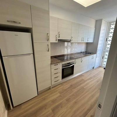 Location d’un appartement moderne et meublé de 3 pièces, 80 m², Plà del Bon Repòs–La Goteta, Alicante, Espagne