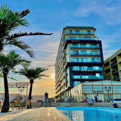 Rent of a studio apartment on the first sea line, 43 m², Mamaia, Romania