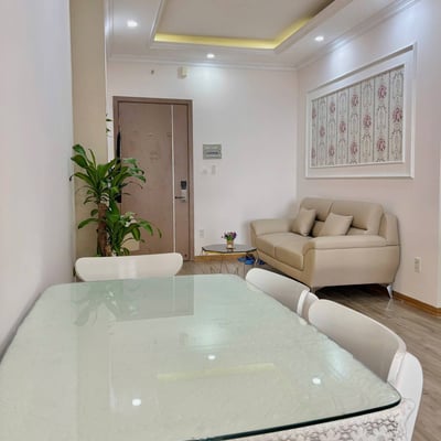 Miete einer möblierten Wohnung mit 2 Schlafzimmern in Meeresnähe, Nha Trang, Vietnam