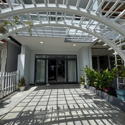 Аренда современного дома с 3 спальнями, 270 м², запад Нячанга, Вьетнам