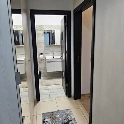 Аренда свежей 2-комнатной квартиры после ремонта, сектор 6, Бухарест, Румыния