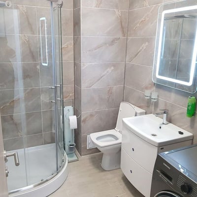 Location d’un studio lumineux avec balcon, Mamaia Sat, Roumanie