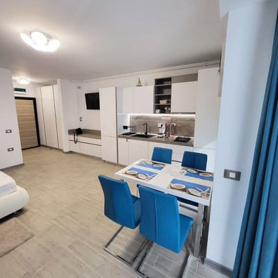 Location d’un studio lumineux avec balcon, Mamaia Sat, Roumanie