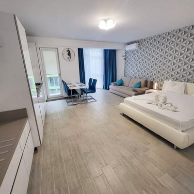 Location d’un studio lumineux avec balcon, Mamaia Sat, Roumanie