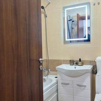 Alquiler de apartamento luminoso de 2 habitaciones con balcón, Mamaia Sat, Rumanía