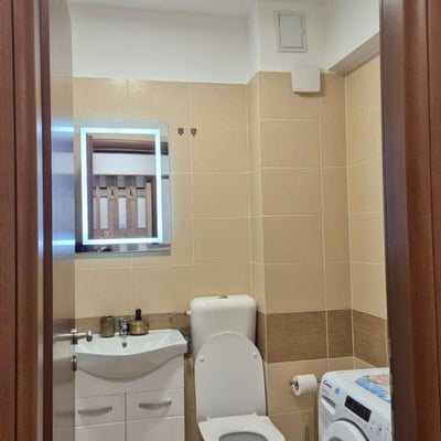 Alquiler de apartamento luminoso de 2 habitaciones con balcón, Mamaia Sat, Rumanía