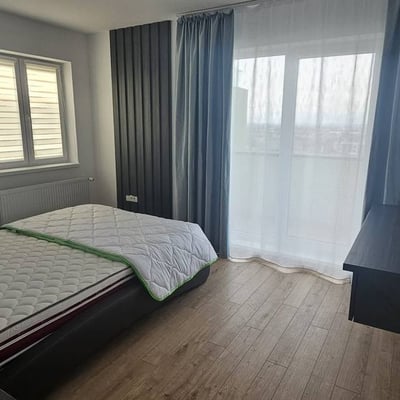 Аренда комфортной квартиры 3 комнаты с паркингом в Tractorul, Брашов, Румыния