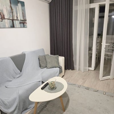 Komfortable Wohnung mit zwei separaten Zimmern und Balkon zur Miete, Constanța, Rumänien