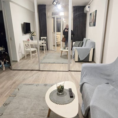 Аренда комфортной квартиры с двумя отдельными комнатами и балконом, Констанца, Румыния