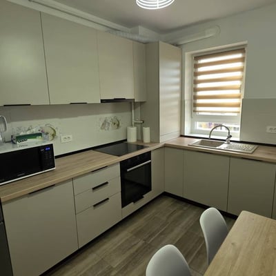 Location d’un appartement meublé et confortable de deux pièces, Brașov, Roumanie