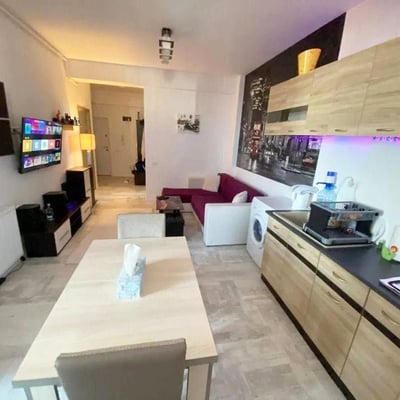 Alquiler de apartamento cómodo de dos habitaciones con balcón, Mamaia Sat, Rumanía