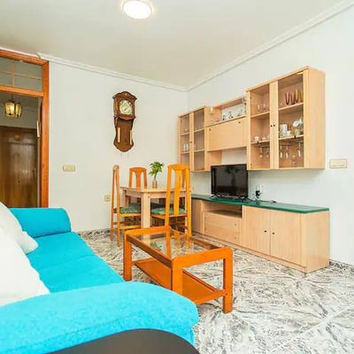 Alquiler de acogedor y soleado apartamento de dos habitaciones con balcón, Torrevieja, España