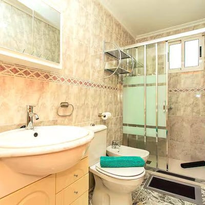 Alquiler de acogedor y soleado apartamento de dos habitaciones con balcón, Torrevieja, España