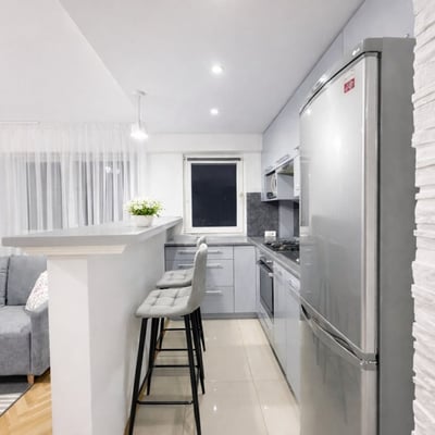 Location d’un appartement moderne et meublé de deux pièces avec balcon, 41 m², Bielany, Varsovie, Pologne