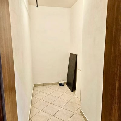 Moderne helle Wohnung mit Balkon und Parkplatz zur Miete, 57 m², Stodůlky, Prag, Tschechien