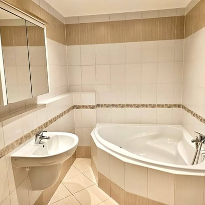 Moderne helle Wohnung mit Balkon und Parkplatz zur Miete, 57 m², Stodůlky, Prag, Tschechien