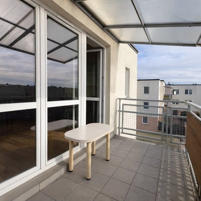 Alquiler de apartamento amplio de cuatro habitaciones con balcón, 95 m², Targówek, Varsovia, Polonia