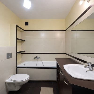 Alquiler de apartamento amplio de cuatro habitaciones con balcón, 95 m², Targówek, Varsovia, Polonia