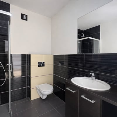 Alquiler de apartamento amplio de cuatro habitaciones con balcón, 95 m², Targówek, Varsovia, Polonia