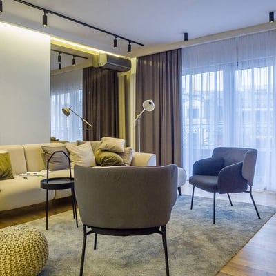 Аренда стильной трёхкомнатной квартиры с балконом, 78 м², Врачар, Белград, Сербия