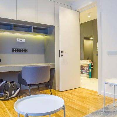 Аренда стильной трёхкомнатной квартиры с балконом, 78 м², Врачар, Белград, Сербия