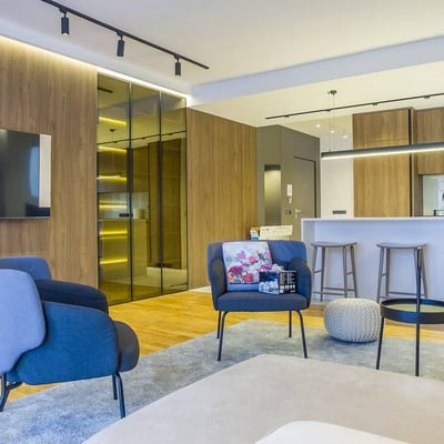 Аренда стильной трёхкомнатной квартиры с балконом, 78 м², Врачар, Белград, Сербия