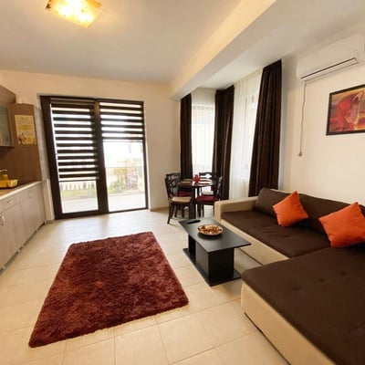 Alquiler de apartamento luminoso y amueblado con balcón, Mamaia Sat, Rumanía