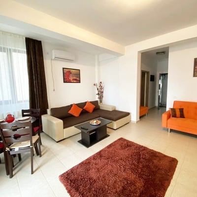 Alquiler de apartamento luminoso y amueblado con balcón, Mamaia Sat, Rumanía