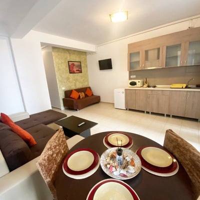 Alquiler de apartamento luminoso y amueblado con balcón, Mamaia Sat, Rumanía