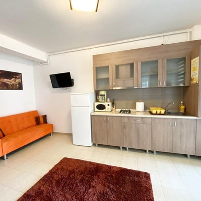 Alquiler de apartamento luminoso y amueblado con balcón, Mamaia Sat, Rumanía