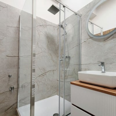 Apartamento luminoso y amueblado 52 m² con terraza en alquiler en Strašnice, Praga, República Checa