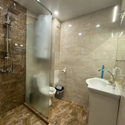 Appartement lumineux et moderne avec terrasse à louer dans le centre de Varna, Bulgarie