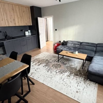 Apartamento amplio y luminoso de 100 m² con terraza en alquiler en Chaika, Varna, Bulgaria