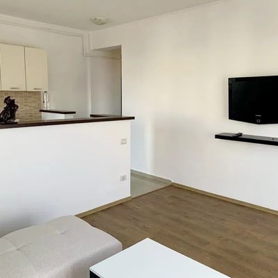 Светлая квартира после ремонта в аренду, Mamaia-Sat, Румыния