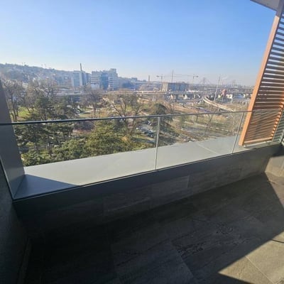 Новая 2-комнатная квартира 60 м² с террасой в ЖК Skyline, Белград, Сербия