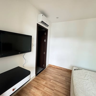 Comfortable furnished apartment with balcony for rent, Hai Chau, Da Nang, Vietnam