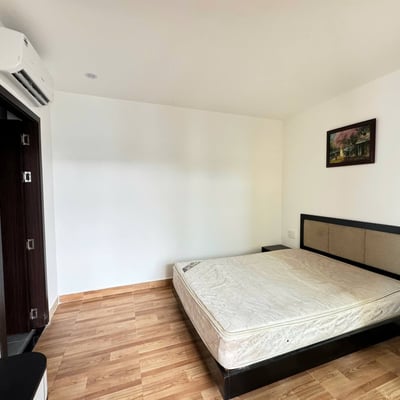 Comfortable furnished apartment with balcony for rent, Hai Chau, Da Nang, Vietnam