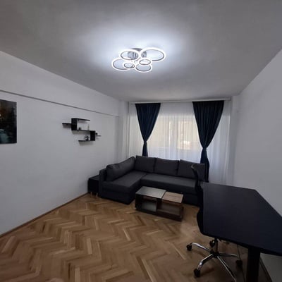 Location appartement confortable avec balcon, 70 м², Secteur 4, Bucarest, Roumanie