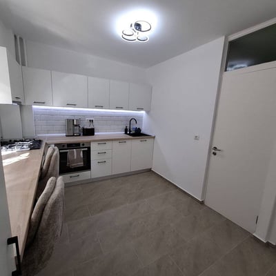 Komfortable wohnung mit balkon zur miete, 70 м², Sektor 4, Bukarest, Rumänien