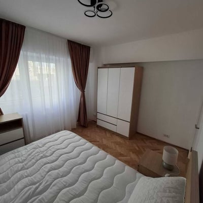 Location appartement confortable avec balcon, 70 м², Secteur 4, Bucarest, Roumanie